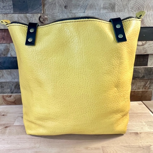 Portland Leather Goods Pomelo medium zip tote with Black handles, new - Picture 2 of 6